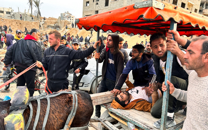 Israel bị tố bắn vào đoàn người chờ hàng viện trợ, hơn 100 người chết