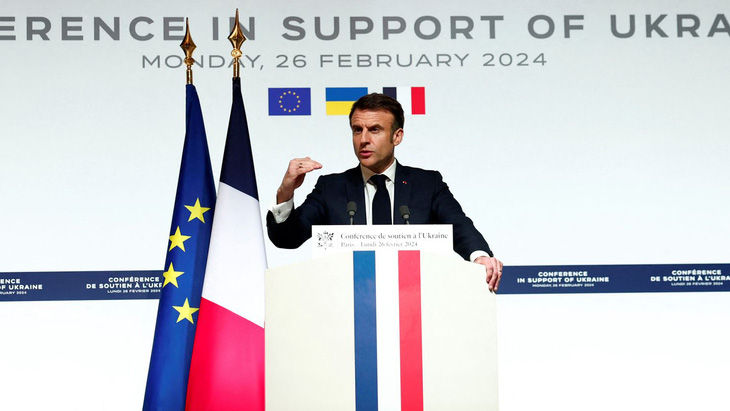 Tổng thống Pháp Emmanuel Macron phát biểu tại cuộc họp báo kết thúc sự kiện họp thượng đỉnh ở Paris vào hôm 26-2 - Ảnh: Reuters