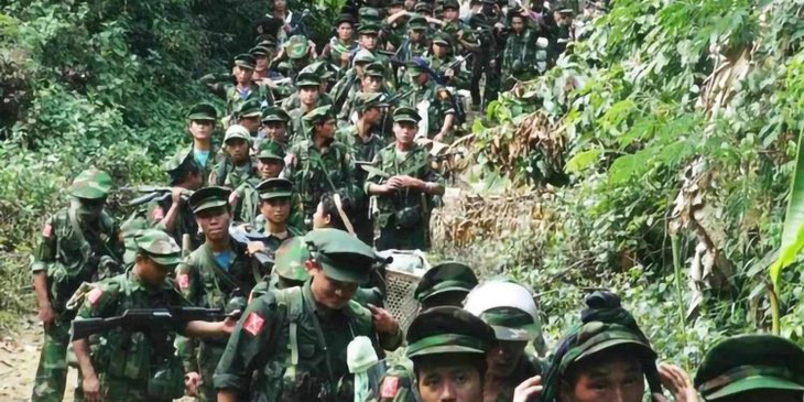 Các thành viên Quân đội Độc lập Kachin (KIA) - Ảnh: KACHIN NEWS GROUP