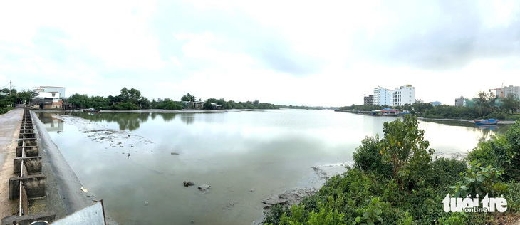 Bùn đất ứ đọng tại đoạn sông thuộc khu vực 4, phường Nhơn Bình, TP Quy Nhơn đã được nạo vét thông thoáng - Ảnh: LÂM THIÊN