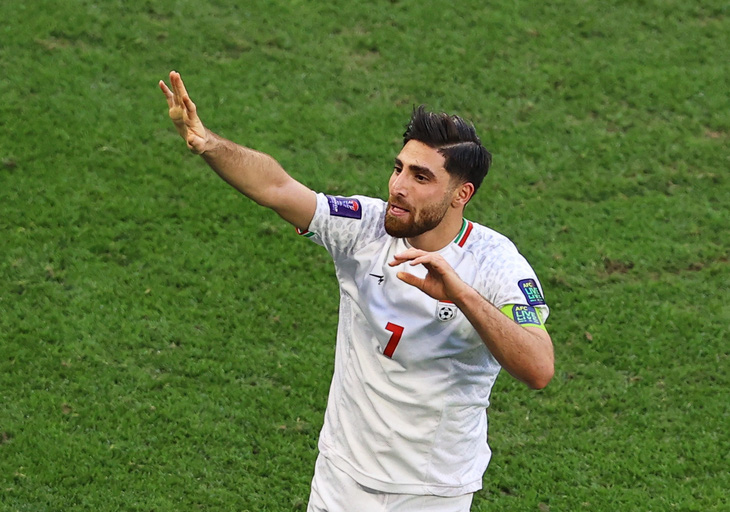 Jahanbakhsh ăn mừng bàn thắng giúp Iran ấn định thắng lợi 2-1 - Ảnh: REUTERS
