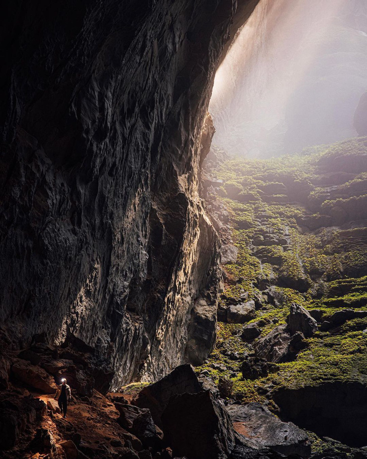 Tên hang Sơn Đoòng được kết hợp bởi hai từ: Sơn là núi, Đoòng là tên của thung lũng nơi có suối Rào Thương chảy qua, hay còn có ý nghĩa là hang trong núi (đá vôi), và có sông ngầm chảy qua - Ảnh: Instagram Martin Garrix