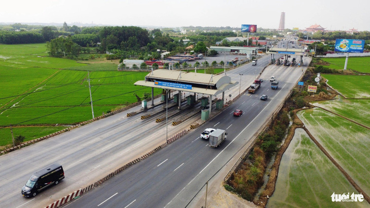 Toàn cảnh trạm thu phí T2 trên quốc lộ 51 đoạn qua tỉnh Đồng Nai - Ảnh: A LỘC