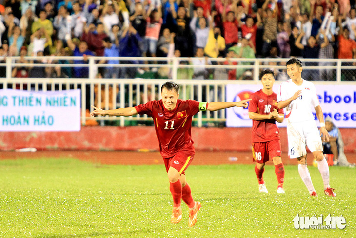 Bàn thắng cuối cùng của Phạm Thành Lương trong màu áo đội tuyển Việt Nam ở trận giao hữu thắng 5-2 trước CHDND Triều Tiên, ngày 6-10-2016 - Ảnh: HOÀNG TÙNG