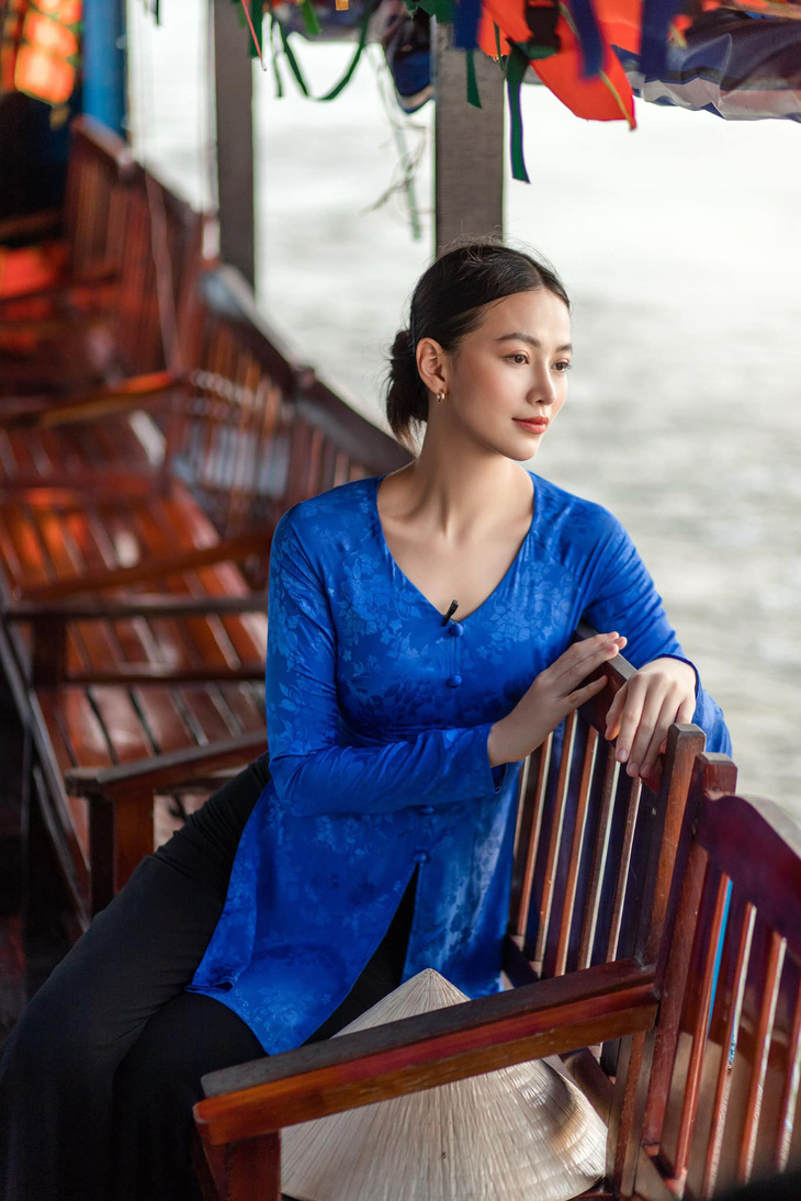 Năm nay, hoa hậu Nguyễn Phương Khánh cũng đổi mới khi chọn mặc áo bà ba tham dự sự kiện đón Tết. 