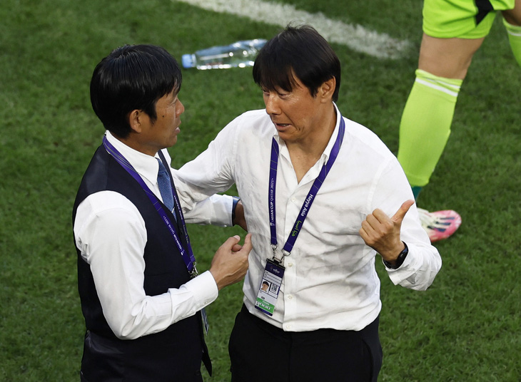 HLV Shin Tae Yong (phải) tuyên bố sẽ đưa U23 Indonesia vào bán kết Giải U23 châu Á 2024 - Ảnh: REUTERS