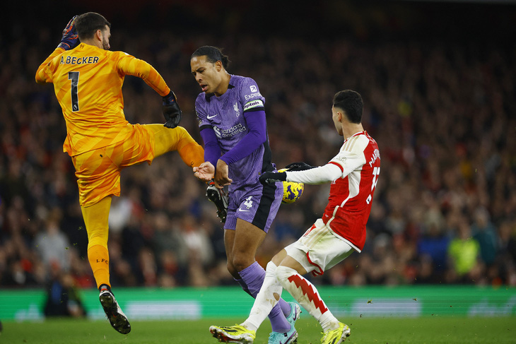 Alisson có trận cầu thảm họa khiến Liverpool thất bại - Ảnh: REUTERS