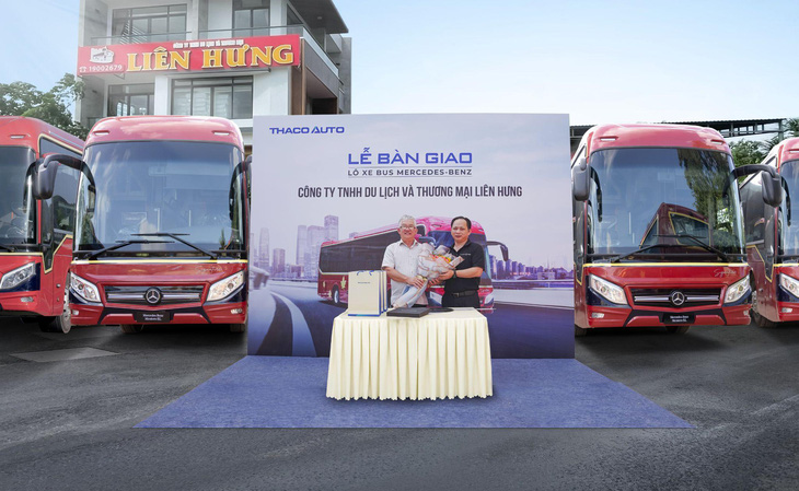 THACO AUTO chuyển giao thêm 4 xe tại trụ sở Công ty Liên Hưng (TP Nha Trang, Khánh Hòa)