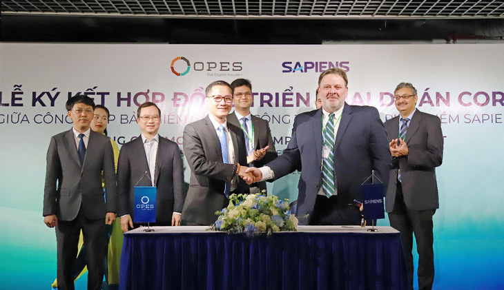 Lễ ký kết hợp đồng triển khai dự án giữa Công ty bảo hiểm OPES và Công ty Giải pháp phần mềm Sapiens - Ảnh: CTV