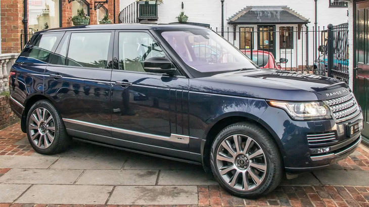 Chiếc Range Rover được bán lại có ngoại thất khá ôn hòa, không cầu kỳ hoa mỹ - Ảnh: Drive