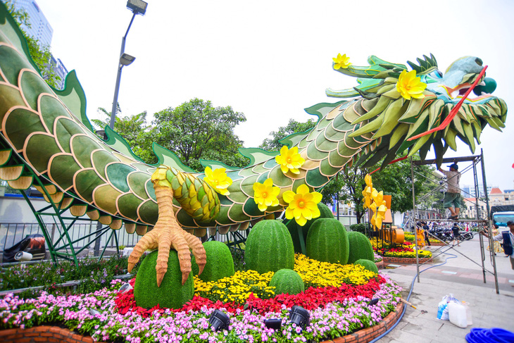 Ba linh vật rồng trên đường hoa Nguyễn Huệ khoe dáng- Ảnh 20.