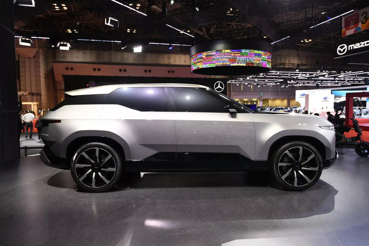 Phiên bản concept Land Cruiser SE thuần điện ra mắt vào cuối năm 2023 đã gây bất ngờ lớn và cũng chứng minh tham vọng mở rộng đội hình Land Cruiser của Toyota - Ảnh: Carscoops