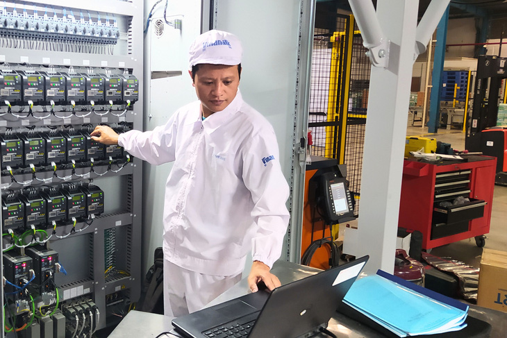 Anh Đỗ Hồng Quảng - nhân viên kỹ thuật cơ điện, tự động hóa và thực hiện dự án Vinamilk - Ảnh: V.N