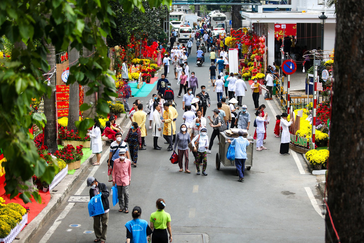 News on the morning of December 17: Encroachment and dumping of trash around metro station No. 1; Vietnam will have 6 international hospitals - Photo 2.