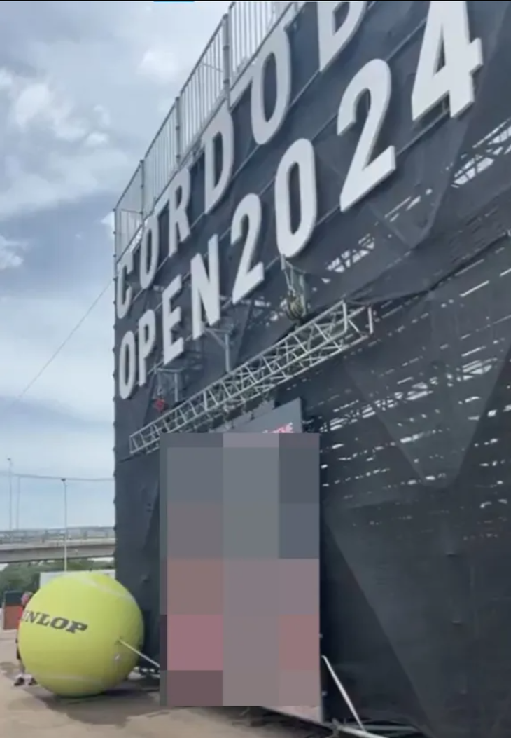 Nơi đoạn phim sex (che) được chiếu ở Giải quần vợt Cordoba Open 2024 - Ảnh: Cắt clip