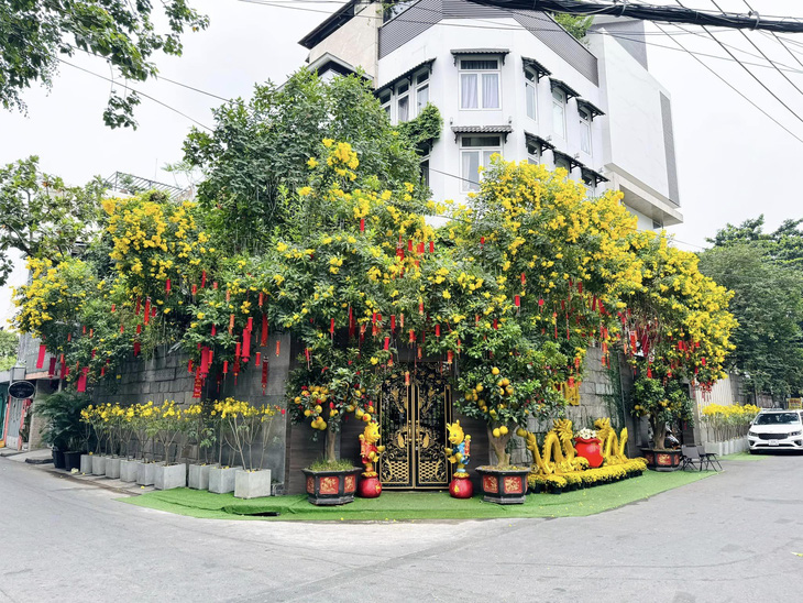 Toàn cảnh bên ngoài căn biệt thự đắt đỏ nằm ngay vị trí trung tâm quận 10 được Đàm Vĩnh Hưng 