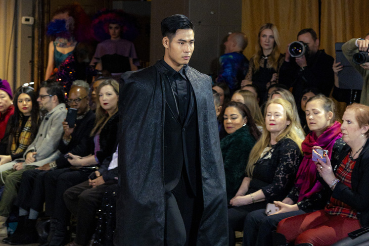 Danh Chiếu Linh trình diễn thời trang tại New York Couture Fashion Week - Ảnh: BTC