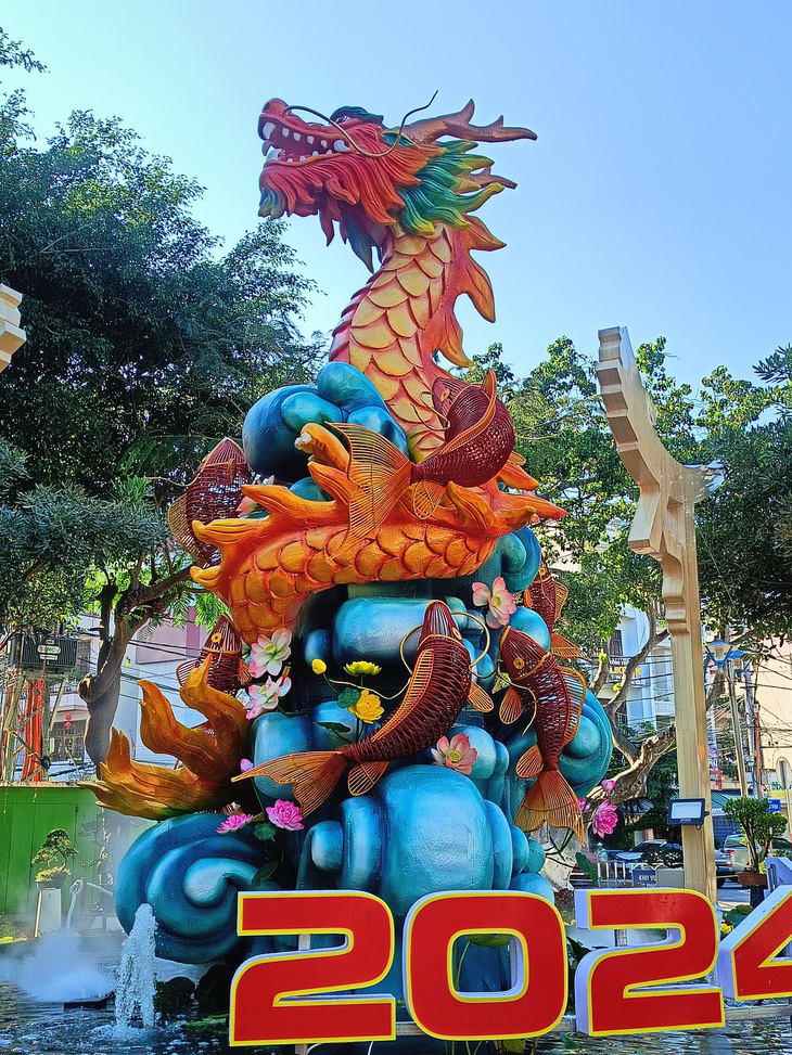 Cá chép hóa rồng ở Nha Trang 'hồi sinh' sau vụ cháy- Ảnh 3.