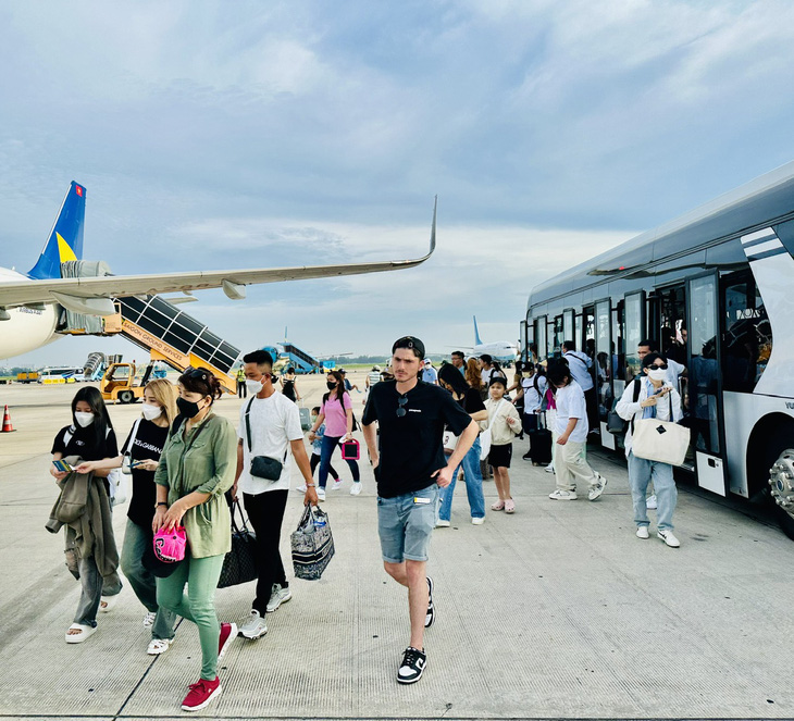 Hàng trăm chuyến bay rỗng bay về Tân Sơn Nhất đón khách dịp Tết, hành khách đi lại thong dong dịp Tết - Ảnh: CÔNG TRUNG