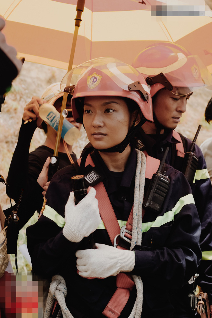Hồ Thu Anh nỗ lực có vai diễn đột phá trong tạo hình nữ lính cứu hỏa dũng cảm