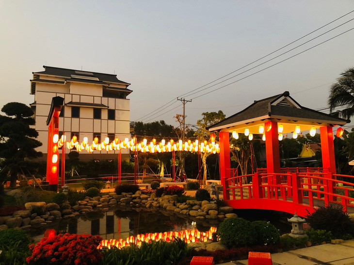 Góc Nhật Bản lung linh với vườn đèn lồng đậm chất phương Đông tại đại lộ phố Imperia Grand Plaza Đức Hòa