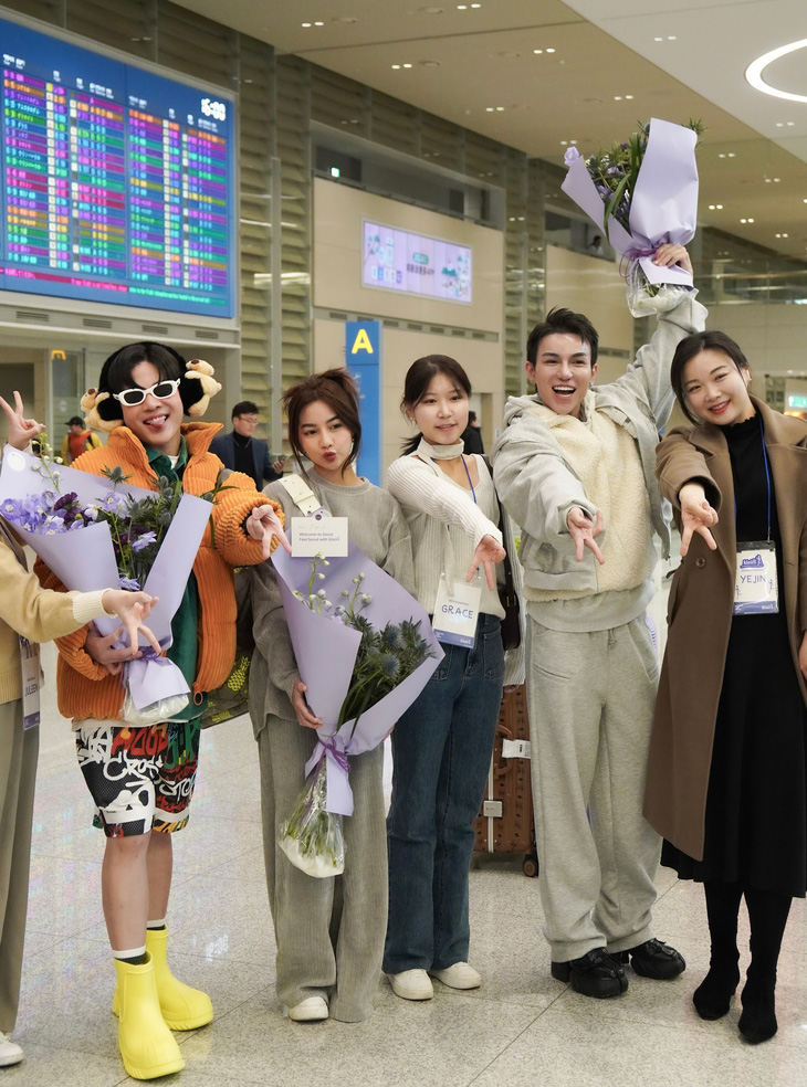 Các nhà sáng tạo nội dung đến từ Việt Nam được đại diện Klairs Seoul chào đón nồng nhiệt tại sân bay Incheon, Hàn Quốc