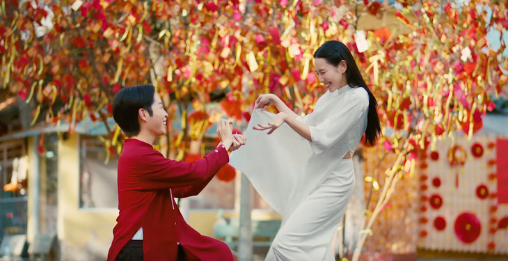 Khoảnh khắc Thùy Tiên trở thành nữ diễn viên cameo khách mời trong MV làm không ít khán giả phải thích thú.