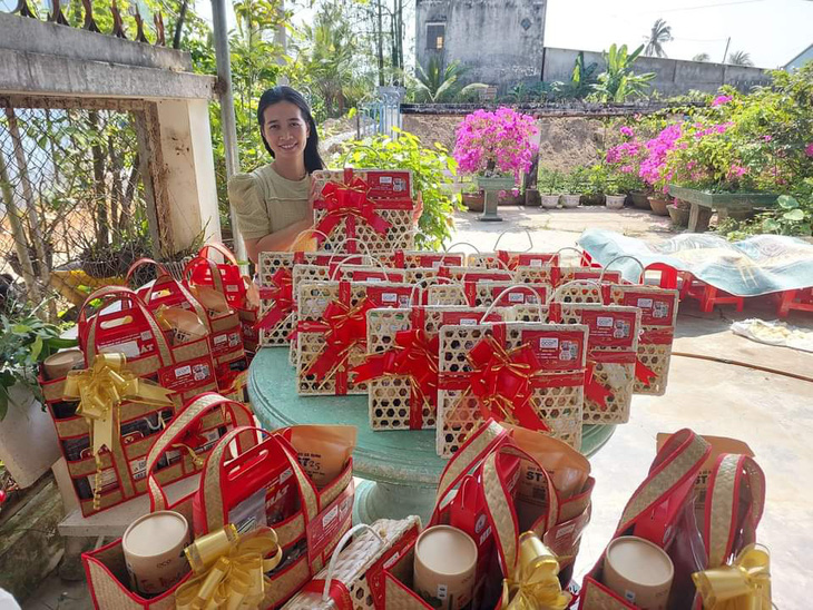 Sản phẩm gạo hữu cơ của người dân Kiên Giang gói giỏ quà bán chạy dịp Tết Nguyên đán Giáp Thìn năm 2024 - Ảnh: KIM LOAN