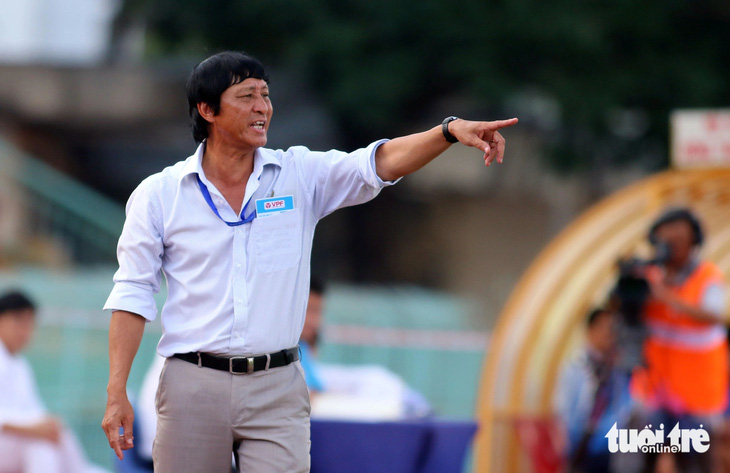 HLV Vũ Quang Bảo khi dẫn dắt CLB XSKT Cần Thơ ở V-League 2015 - Ảnh: N.K