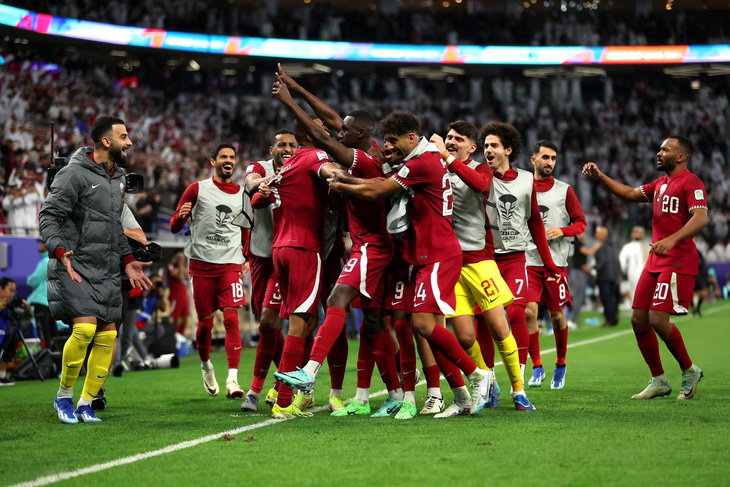 Niềm vui vỡ òa của tuyển Qatar - Ảnh: GETTY