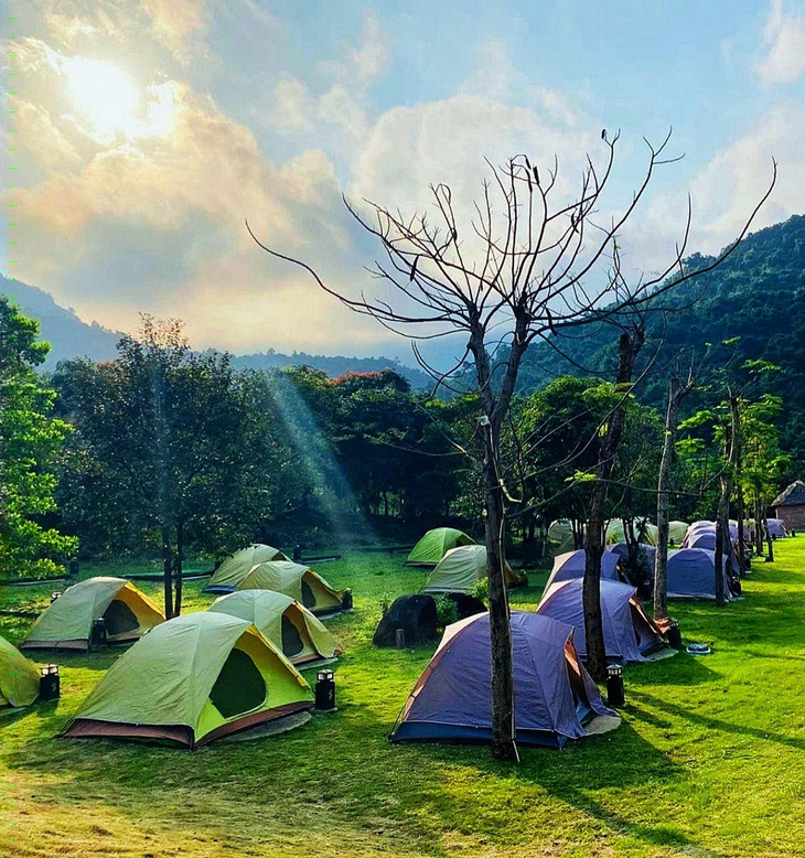 Khu cắm trại rộng rãi dành cho những ai thích cảm giác ngủ giữa màn trời đêm.