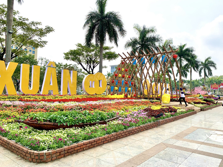 Quảng trường 24-3 thành phố Tam Kỳ, Quảng Nam sẽ là điểm check-in lý tưởng cho người dân dịp Tết Giáp Thìn - Ảnh: TRẦN HUỲNH