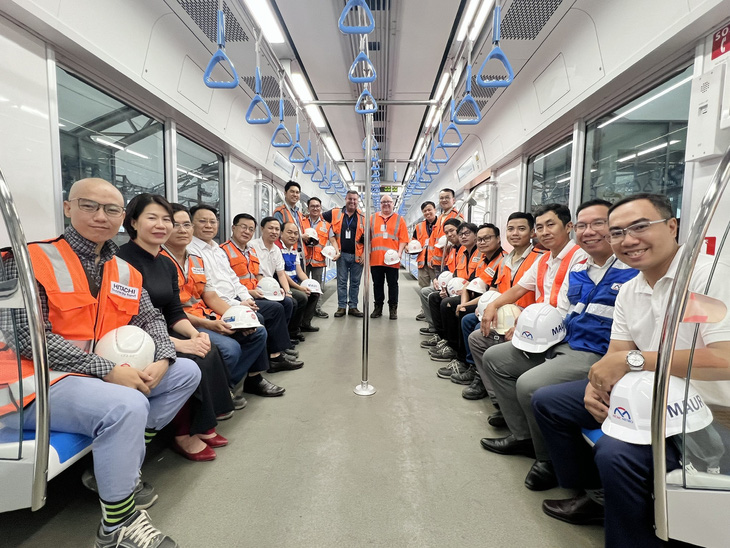 Sáng 8-2, các lãnh đạo Ban Quản lý đường sắt đô thị, lãnh đạo Công ty Hurc1 đã đến chúc Tết các kỹ sư, công nhân lao động trên công trường trong dịp Tết - Ảnh: Ban Quản lý đường sắt đô thị TP.HCM