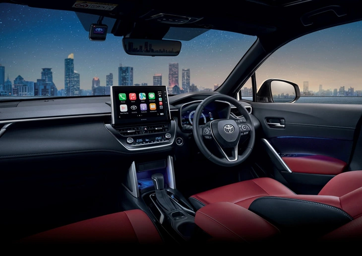 Toyota Corolla Cross 2025 ra mắt Đông Nam Á, về Việt Nam sau Tết- Ảnh 4. Nội thất mẫu SUV cỡ trung nay xuất hiện bảng đồng hồ kỹ thuật số cỡ lớn và phanh tay điện tử - Ảnh: Toyota