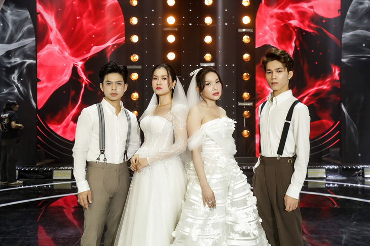 Tại Gala nhạc Việt, hai ca khúc ‘Ngày mai người ta lấy chồng’và ‘Hoa cưới’ được thổi làn gió mới.