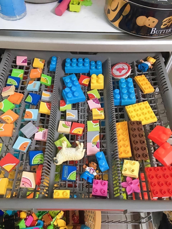 Một cách để làm sạch những tấm lego nhiều màu sắc...