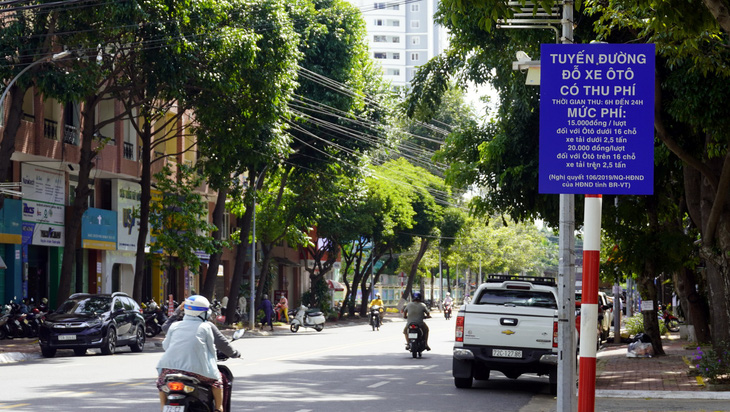 Đường Trương Văn Bang, phường 7, TP Vũng Tàu - một trong năm tuyến đường của phường này có thu phí đậu xe dưới lòng đường - Ảnh: ĐÔNG HÀ