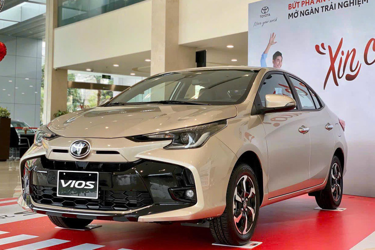 Toyota Việt Nam: Vios, Veloz giảm giá bán, Hilux mới chuẩn bị ra mắt