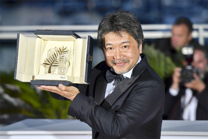 Đạo diễn Kore-eda Hirokazu từng giành giải Cành cọ vàng với phim Shoplifters vào năm 2018 - Ảnh: The Donga Ilbo