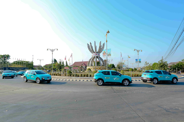 Từ ngày 01/03, người dân địa phương và khách du lịch khi tới Savannakhet có thể sử dụng dịch vụ vận chuyển bằng taxi điện Xanh SM. Ảnh: Đ.H