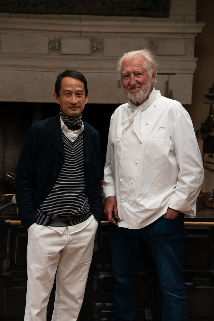 Đạo diễn Trần Anh Hùng và cố vấn Pierre Gagnaire - đầu bếp danh tiếng sở hữu 14 sao Michelin.