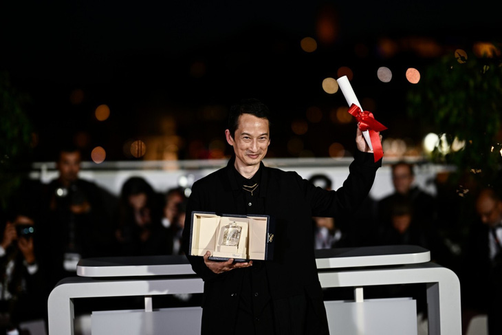 Trần Anh Hùng thắng giải Đạo diễn xuất sắc nhất tại lễ bế mạc Liên hoan phim Cannes lần thứ 76 nhờ đứng sau bộ phim The Pot-au-Feu