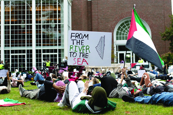 Những cuộc biểu tình ủng hộ Palestine của sinh viên đã khiến Đại học Harvard gặp rắc rối.  Ảnh: Harvard Crimson