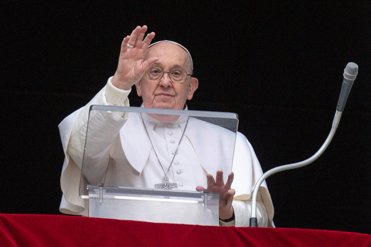 Giáo hoàng kêu gọi giương cờ trắng để đàm phán ở Ukraine - Ảnh: REUTERS