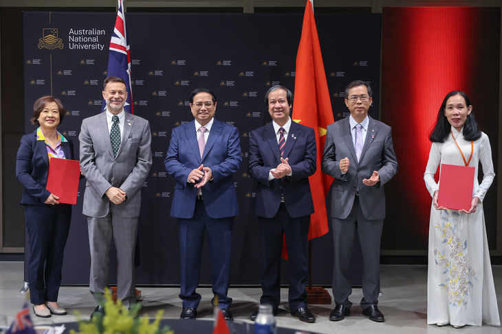 Thủ tướng Phạm Minh Chính chứng kiến các cơ sở giáo dục đại học Việt Nam - Úc ký kết 8 văn bản thỏa thuận hợp tác trong chuyến thăm đại học Quốc gia Úc ngày 8-3 - Ảnh: VGP