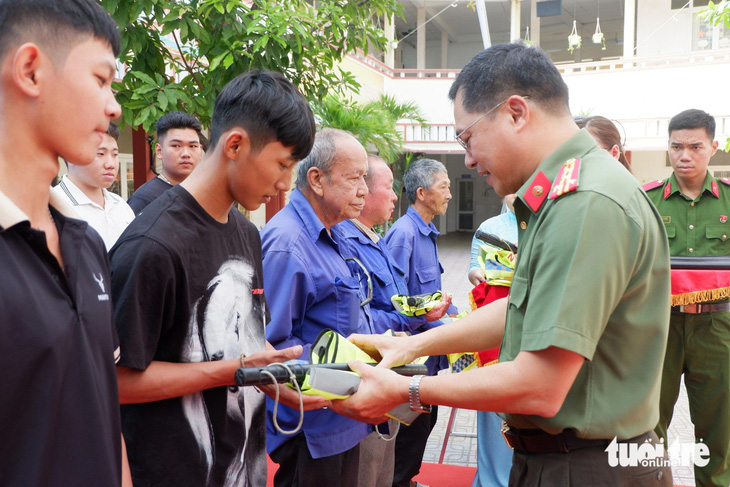 Tổ tuần tra nhân dân phường Cầu Ông Lãnh, quận 1, TP.HCM 
