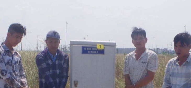 Nhóm nghi phạm trộm thiết bị điện trên địa bàn TP Tuy Hòa (tỉnh Phú Yên) - Ảnh: Công an cung cấp