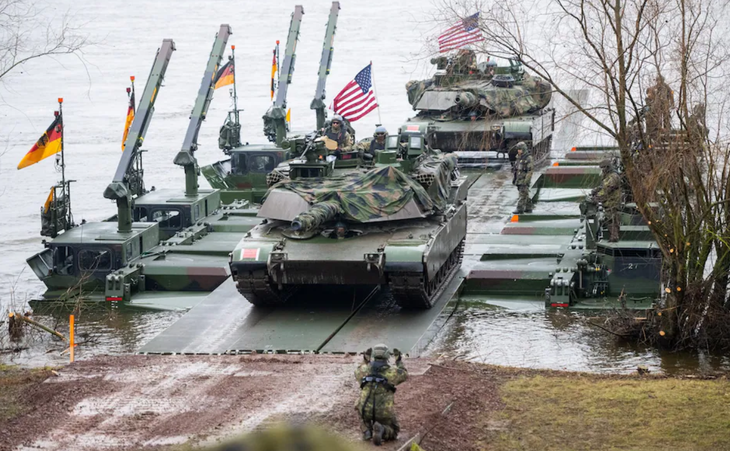 Việc ông Trump có khả năng tái đắc cử tổng thống Mỹ đang làm dấy lên lo ngại cho cam kết của nước này với NATO, cũng như các hỗ trợ cho Ukraine - Ảnh: DEFODI IMAGES NEWS
