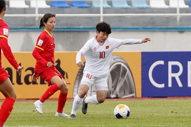 Tiền đạo Ngọc Minh Chuyên có pha xử xuất thần ghi bàn thắng duy nhất cho U20 nữ Việt Nam tại VCK U20 nữ châu Á 2024 - Ảnh: VFF