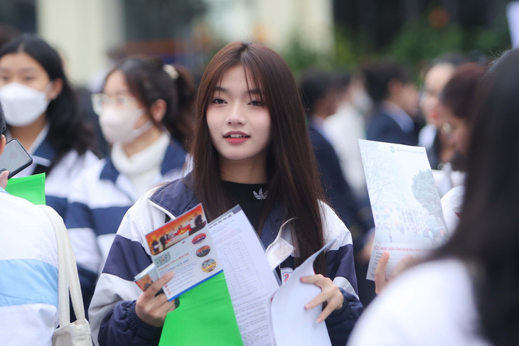 Ngay từ sáng sớm, hàng ngàn học sinh tại TP Hải Phòng đã có mặt tại trường ĐH Hàng Hải Việt Nam để tham dự chương trình tư vấn tuyển sinh - hướng nghiệp 2024 - Ảnh: NGUYỄN KHÁNH